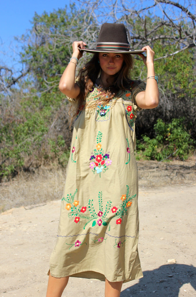 *SALE* Vintage Mexican Embroidered Dress