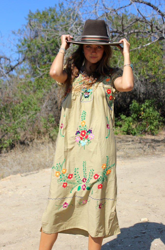 SALE* Vintage Mexican Embroidered Dress Honeywood SALE* Vintage Mexican Embroidered Dress Honeywood