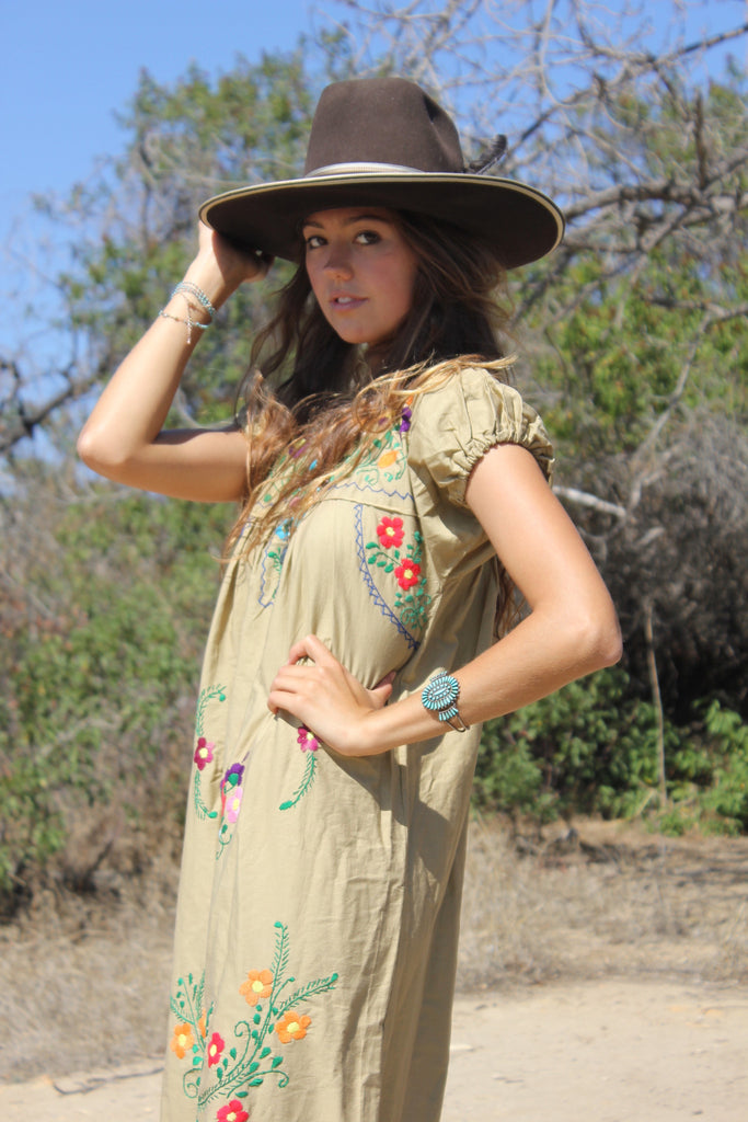 SALE* Vintage Mexican Embroidered Dress Honeywood SALE* Vintage Mexican Embroidered Dress Honeywood