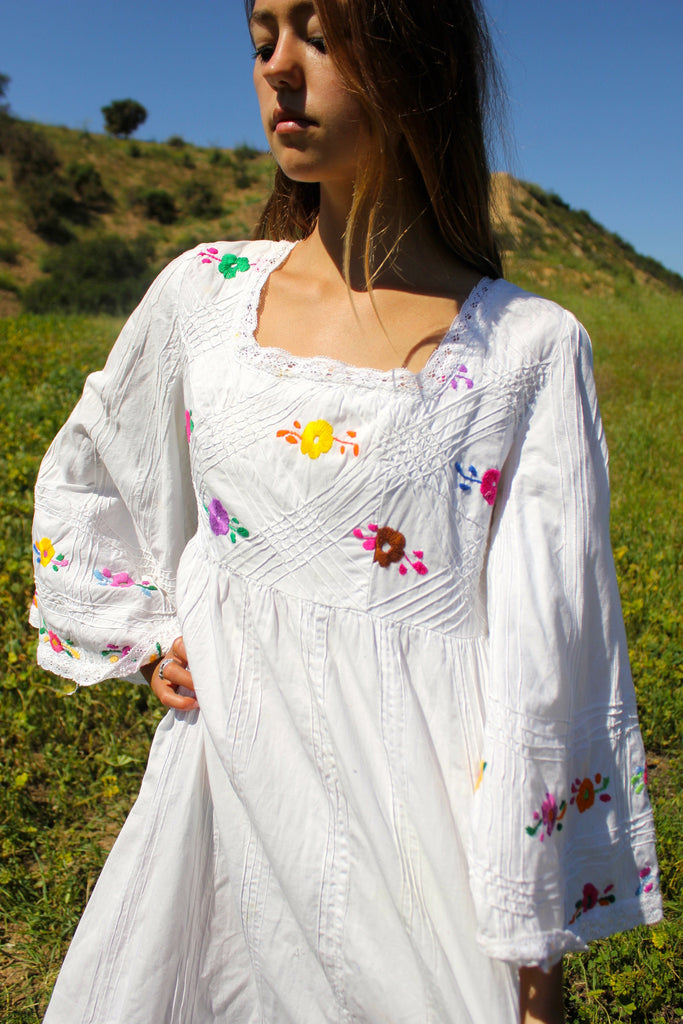 Bohemian Wedding" Vintage Mexican Hand Embroidered Maxi Dress Honeywood Bohemian Wedding" Vintage Mexican Hand Embroidered Maxi Dress Honeywood