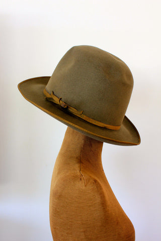 Royal Stetson "Stratoliner" Circa - 1940s