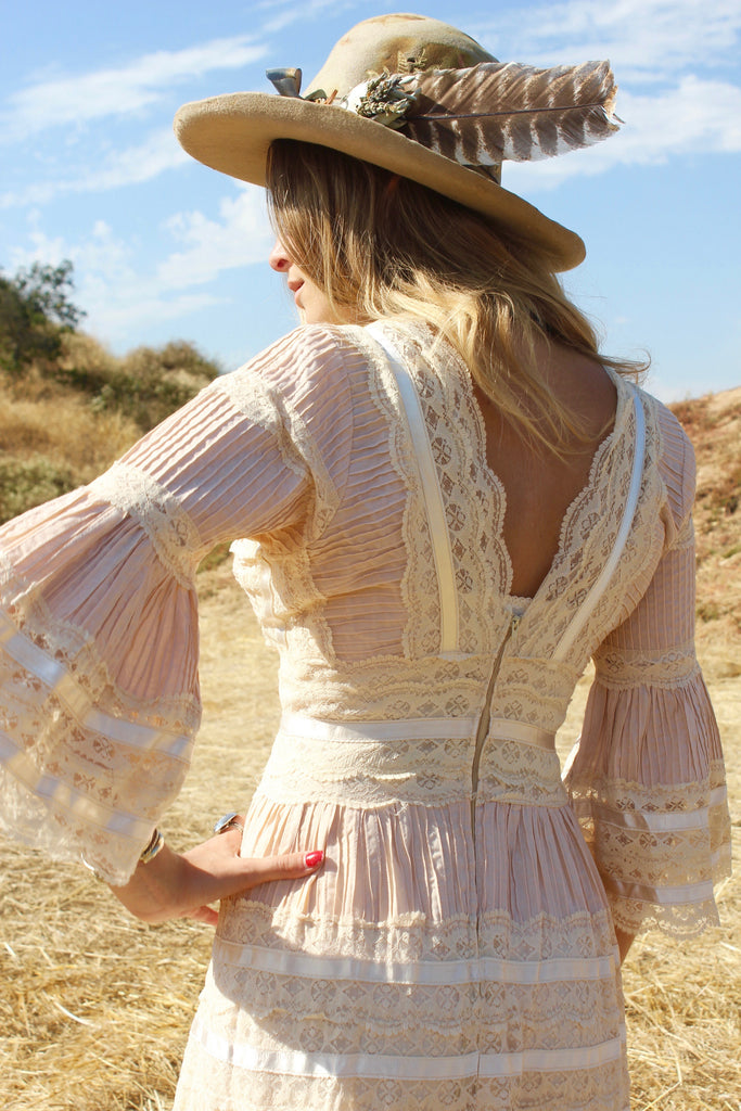 Bohemian Folk" Gorgeous Vintage Mexican Wedding Dress Honeywood Bohemian Folk" Gorgeous Vintage Mexican Wedding Dress Honeywood