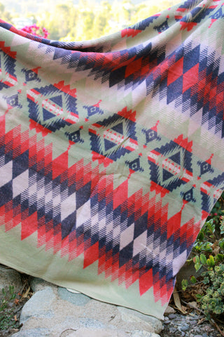 Beacon 1940s Native Pattern Indian Camp Blanket